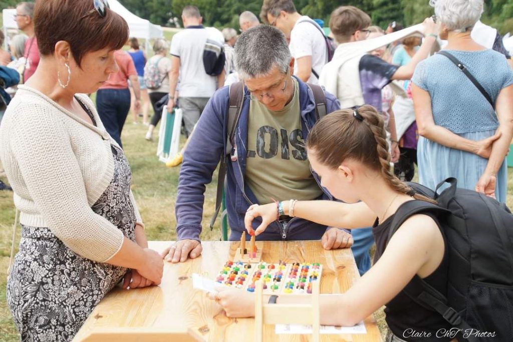 sudoku des couleurs. Pions colorés pour cette grille de sudoku.