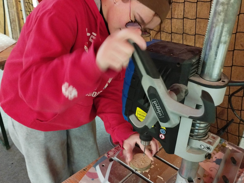 Perceuse à colonne - ado