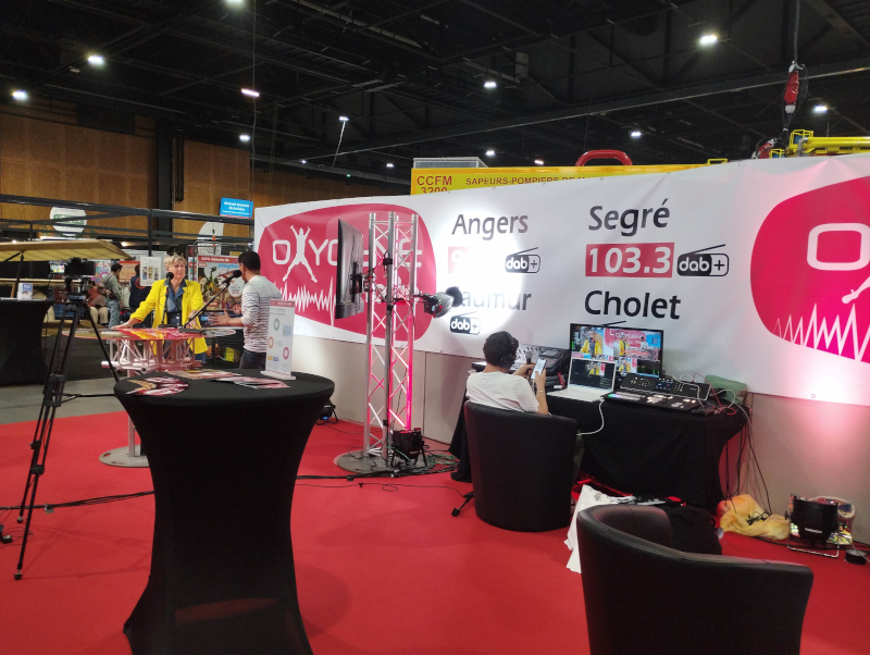 Studio OxygÚne radio installé à la foire d'Angers